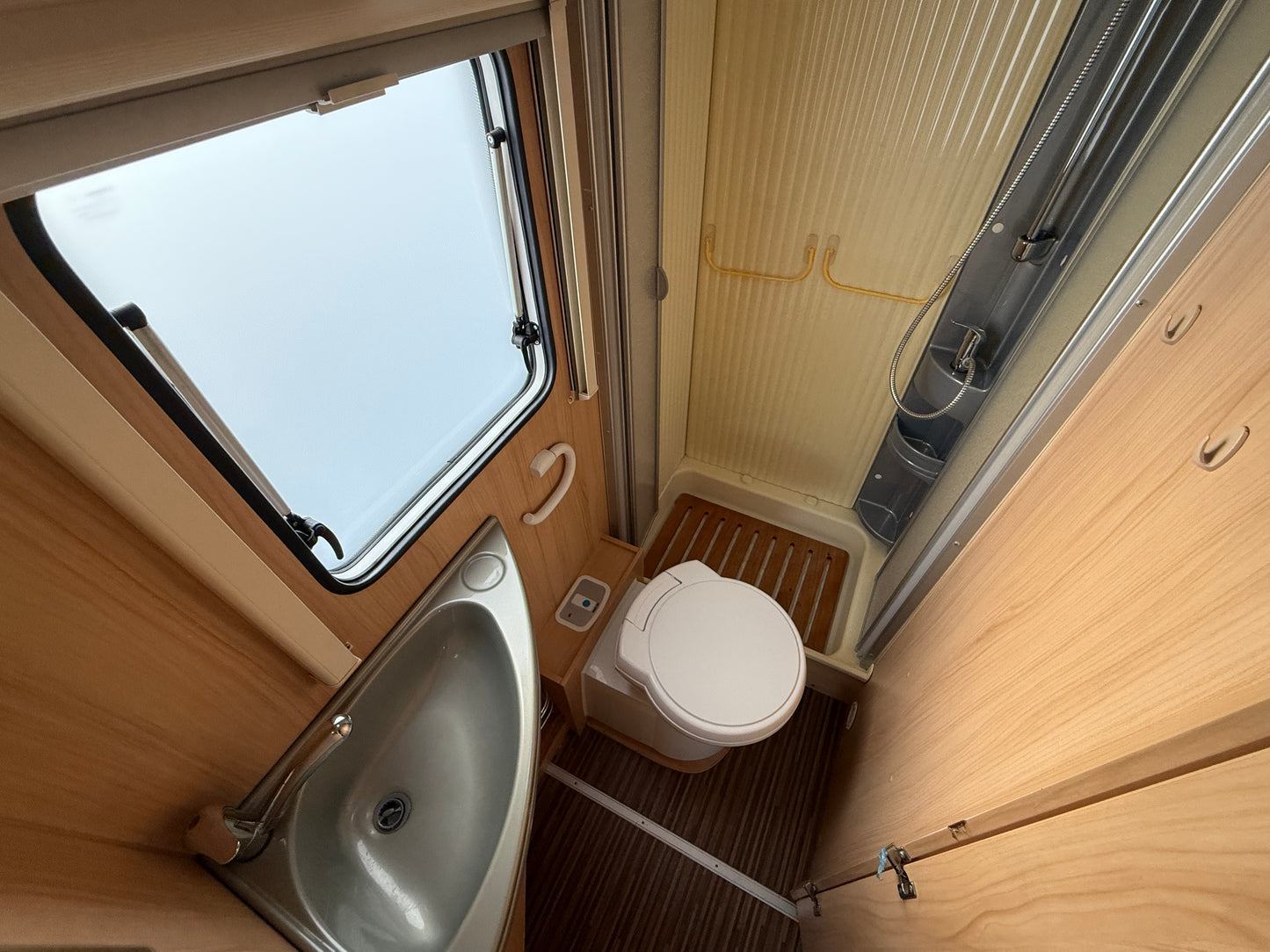 Sunlight T64, 2012, sjížděcí postel, Truma klimatizace, kosmetické vady