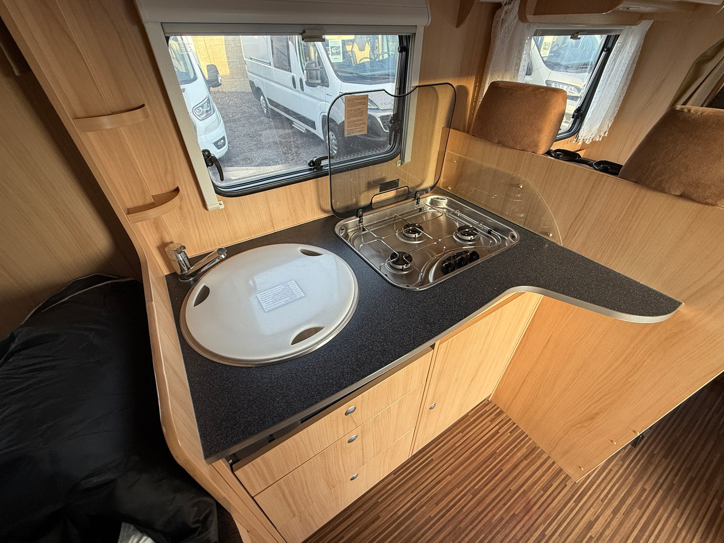 Sunlight T64, 2012, sjížděcí postel, Truma klimatizace, kosmetické vady