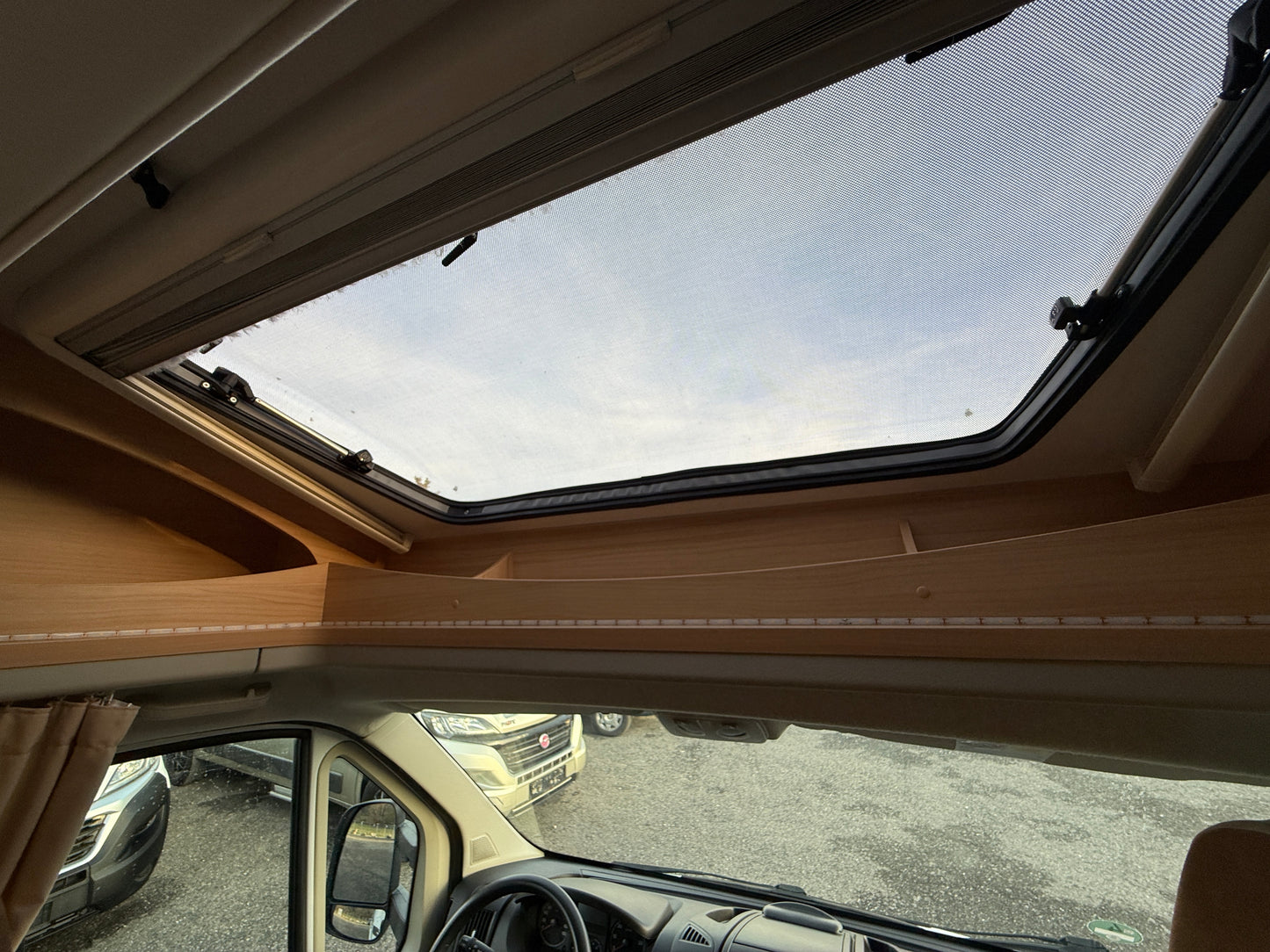 Sunlight T64, 2012, sjížděcí postel, Truma klimatizace, kosmetické vady