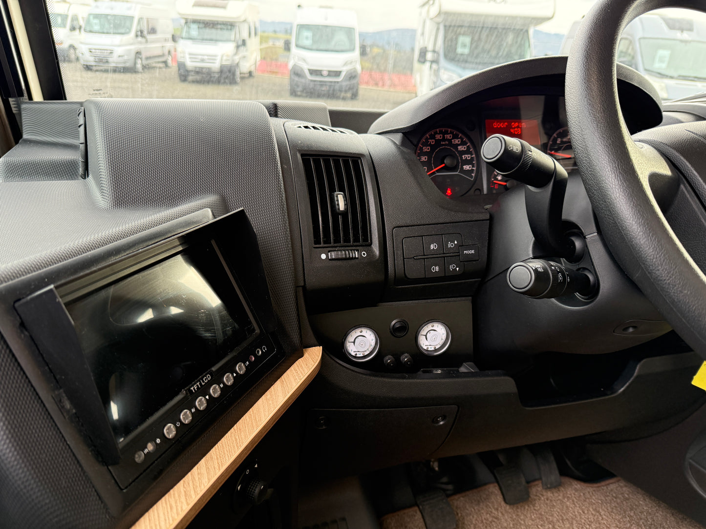 Pilote G740, 2x klima, el. markýza, měchy, měnič, solár - ODPOČET DPH