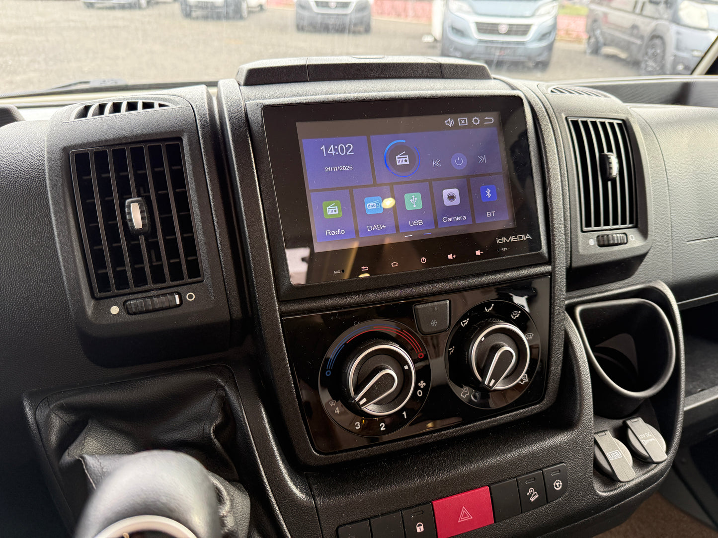 Pilote G740, 2x klima, el. markýza, měchy, měnič, solár - ODPOČET DPH