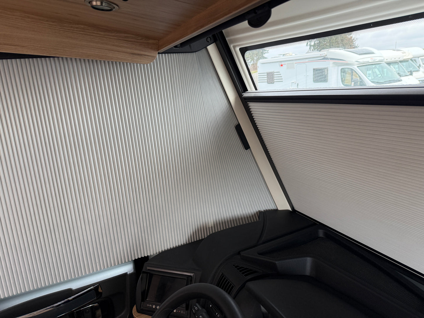 Pilote G740, 2x klima, el. markýza, měchy, měnič, solár - ODPOČET DPH