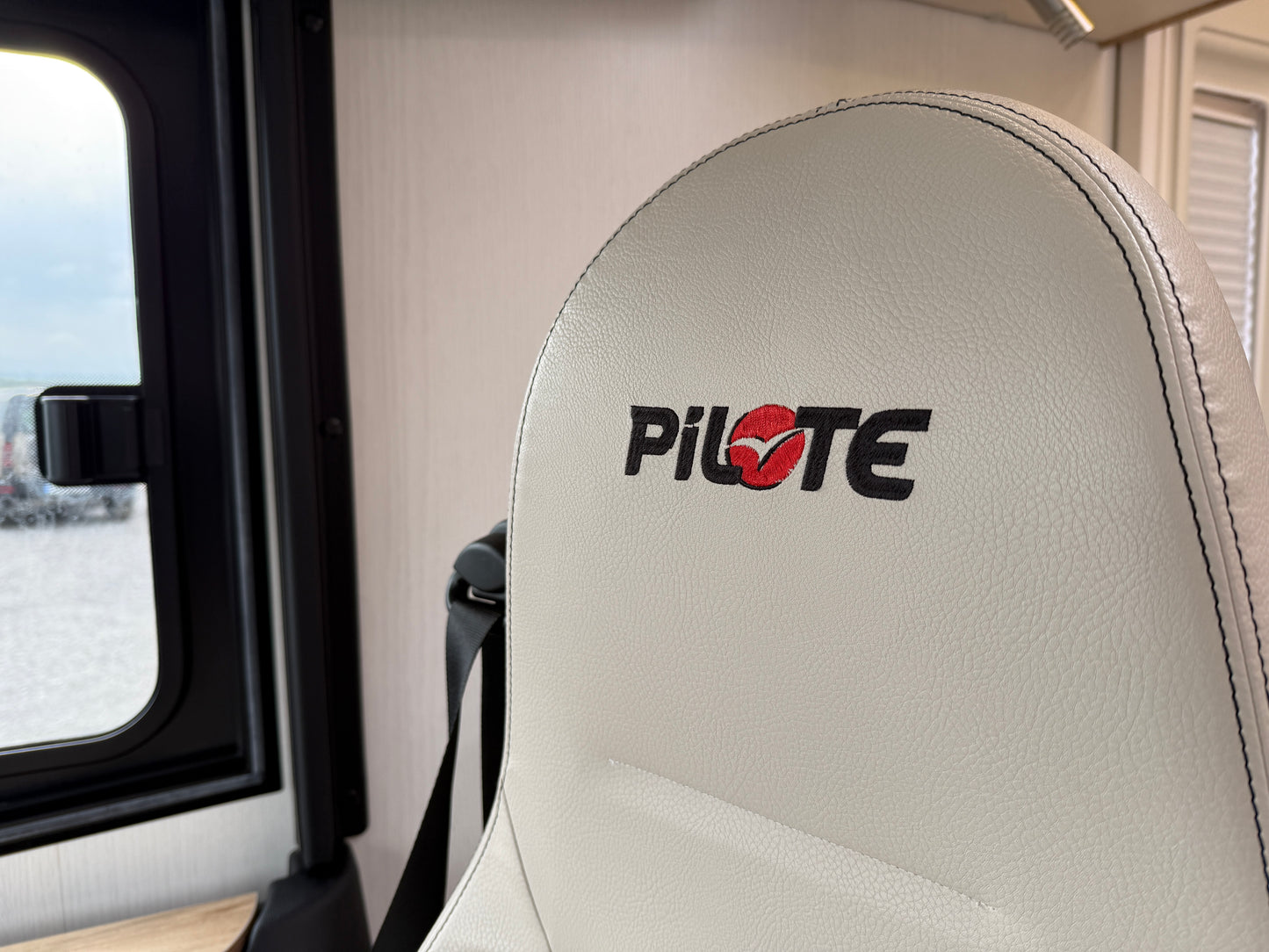 Pilote G740, 2x klima, el. markýza, měchy, měnič, solár - ODPOČET DPH