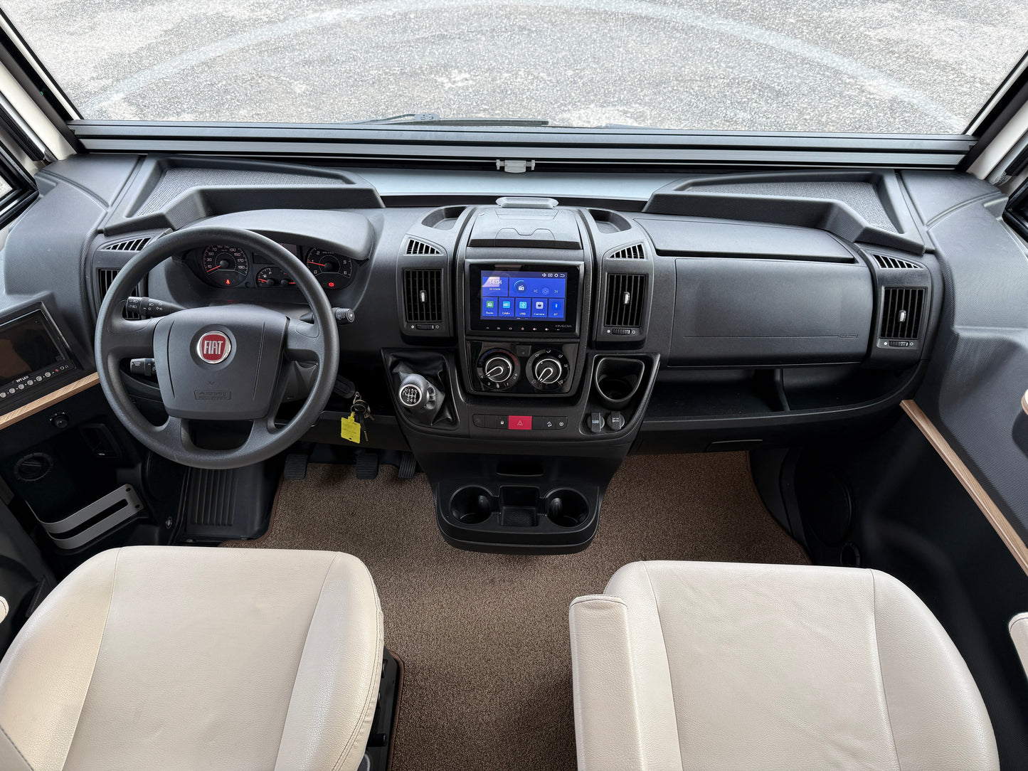 Pilote G740, 2x klima, el. markýza, měchy, měnič, solár - ODPOČET DPH