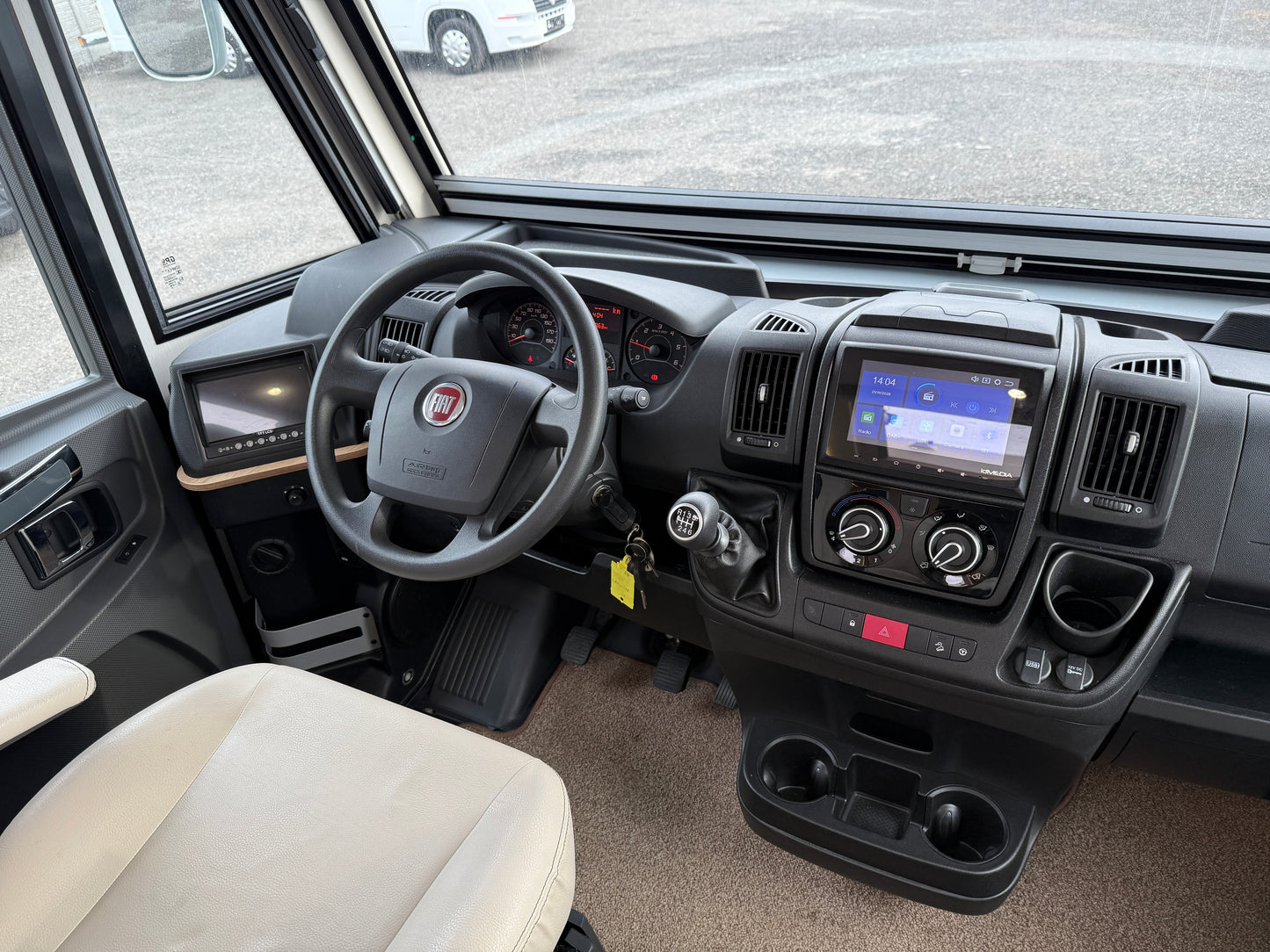 Pilote G740, 2x klima, el. markýza, měchy, měnič, solár - ODPOČET DPH