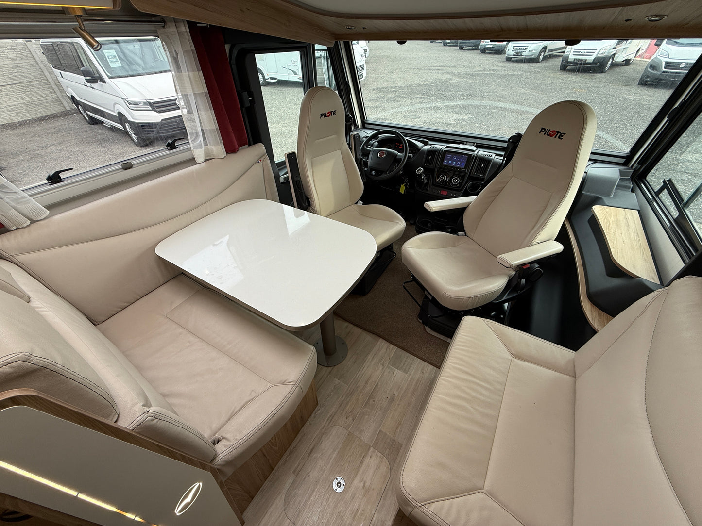 Pilote G740, 2x klima, el. markýza, měchy, měnič, solár - ODPOČET DPH