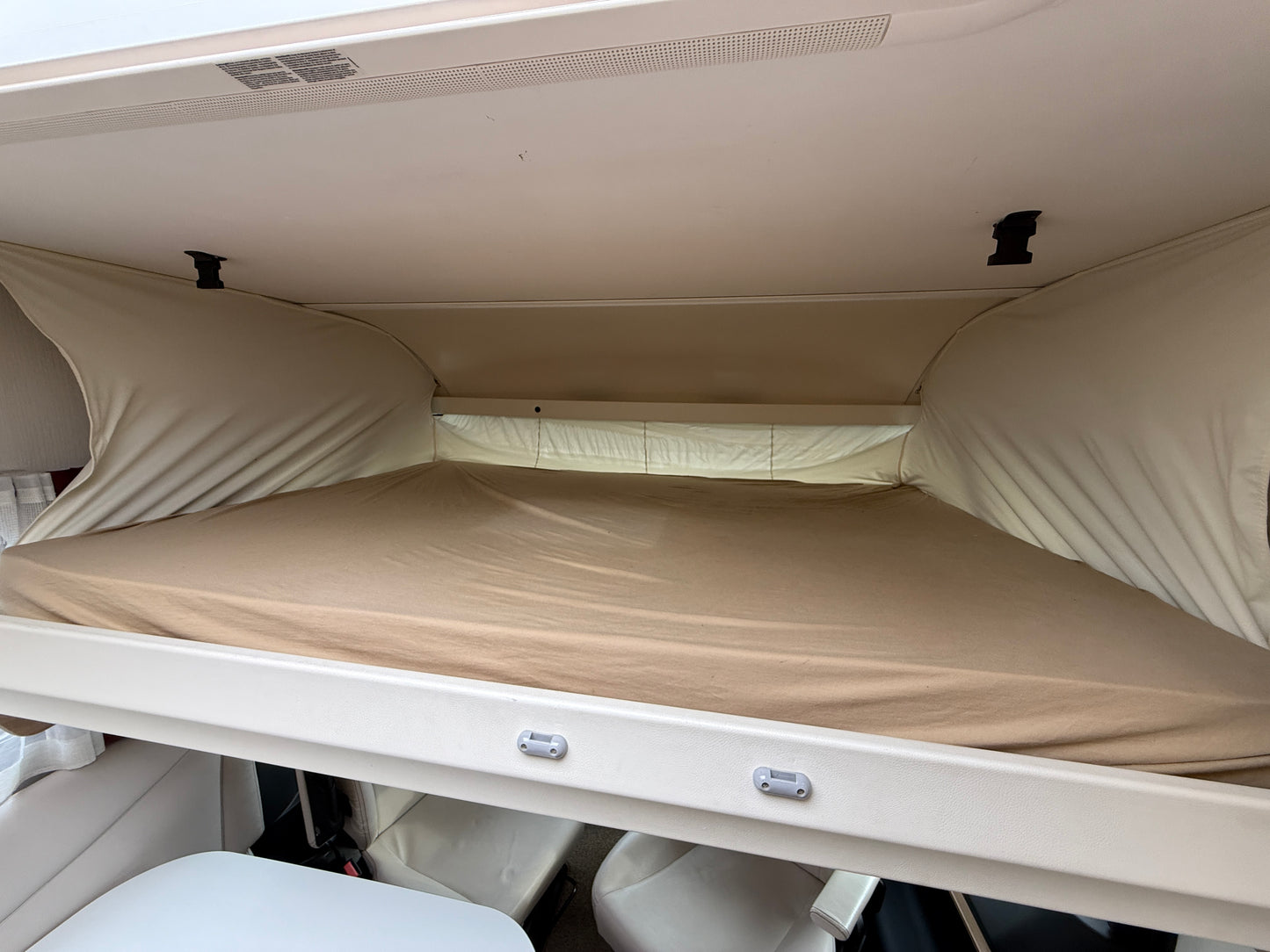 Pilote G740, 2x klima, el. markýza, měchy, měnič, solár - ODPOČET DPH