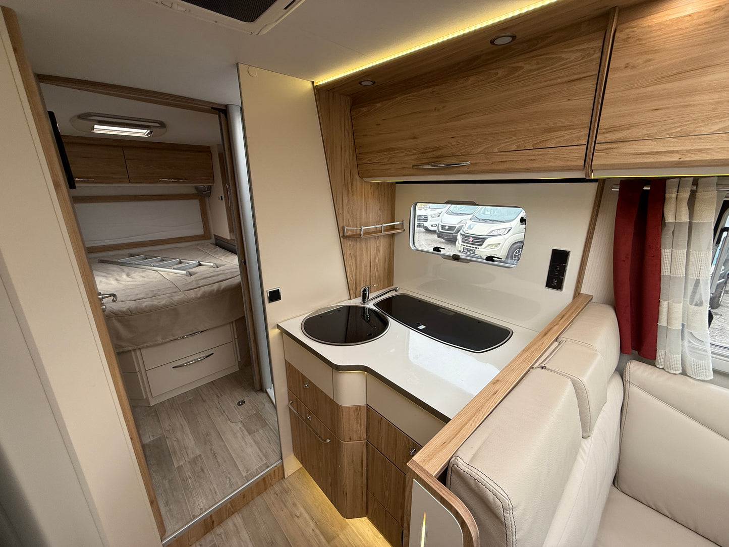 Pilote G740, 2x klima, el. markýza, měchy, měnič, solár - ODPOČET DPH