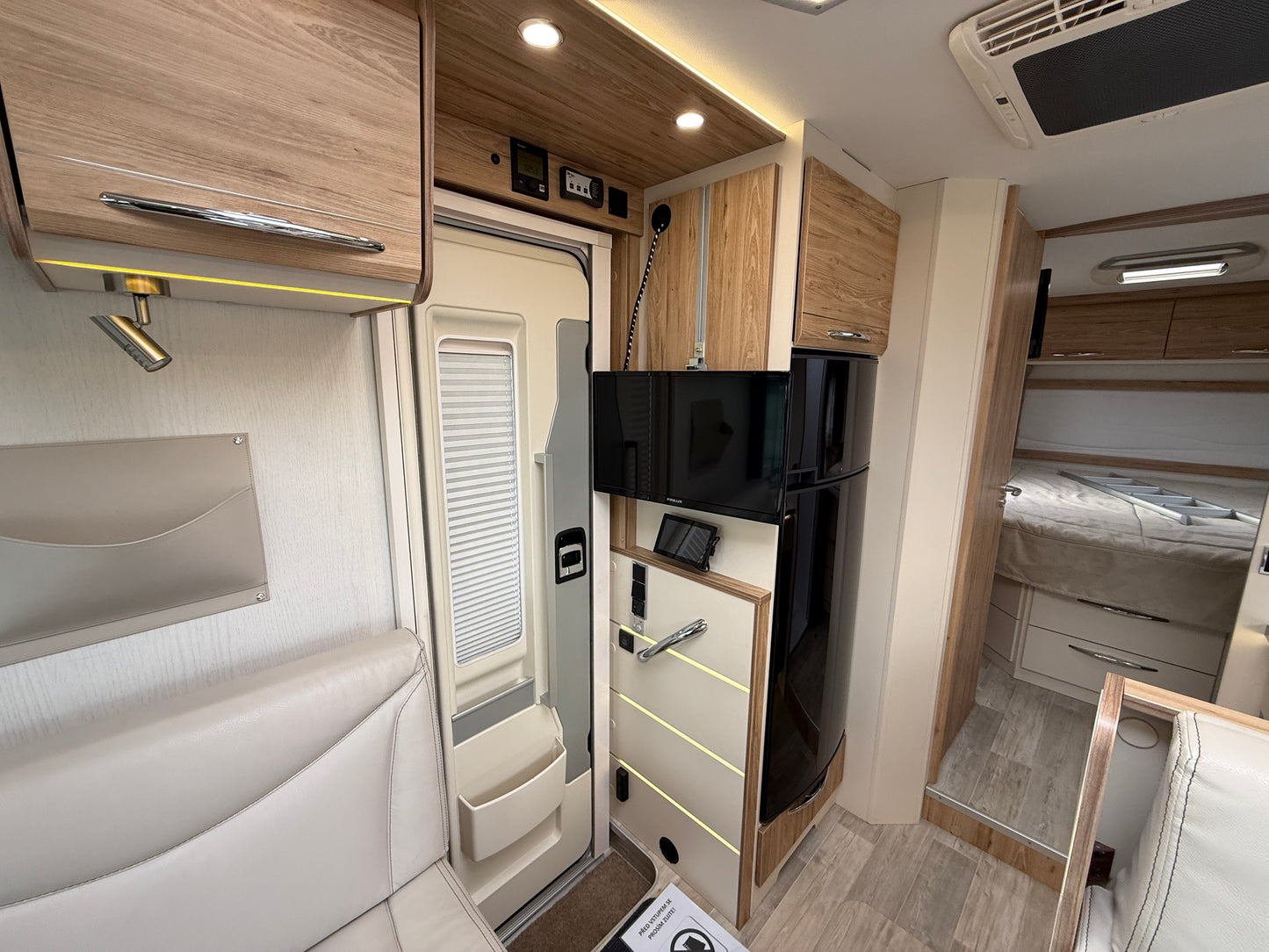 Pilote G740, 2x klima, el. markýza, měchy, měnič, solár - ODPOČET DPH