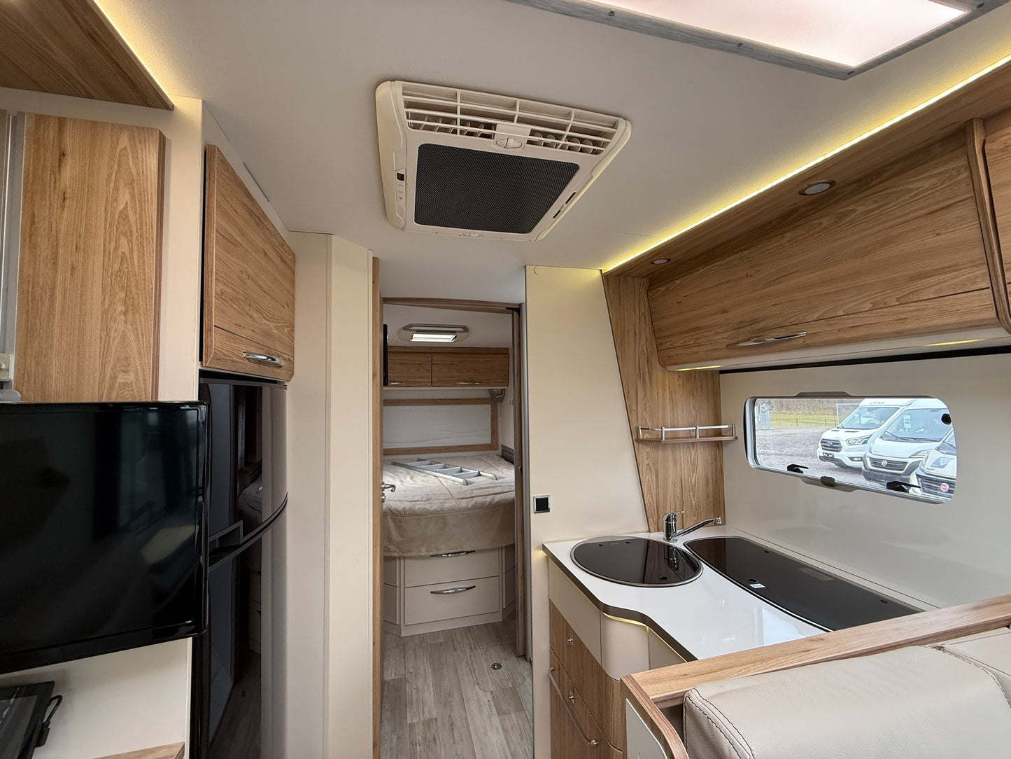 Pilote G740, 2x klima, el. markýza, měchy, měnič, solár - ODPOČET DPH