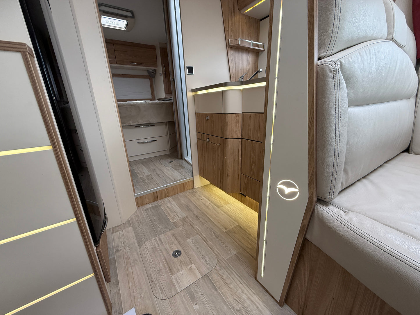 Pilote G740, 2x klima, el. markýza, měchy, měnič, solár - ODPOČET DPH