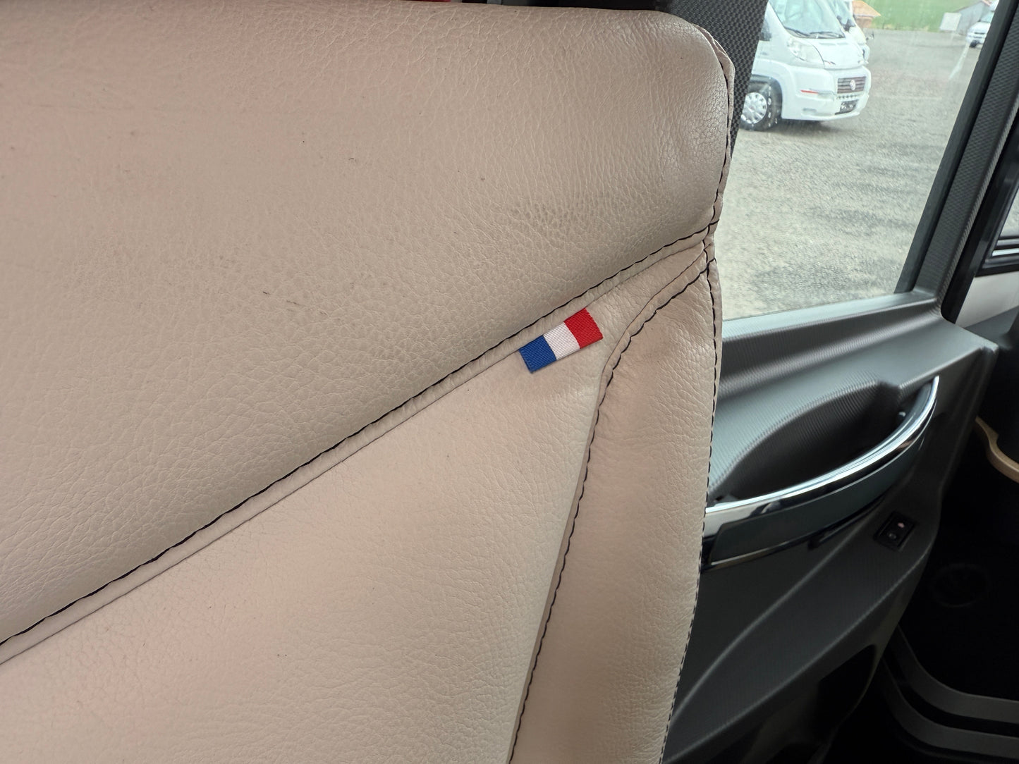 Pilote G740, 2x klima, el. markýza, měchy, měnič, solár - ODPOČET DPH