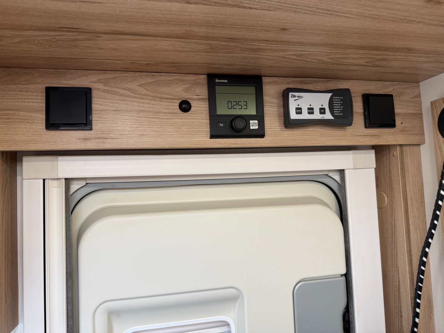 Pilote G740, 2x klima, el. markýza, měchy, měnič, solár - ODPOČET DPH