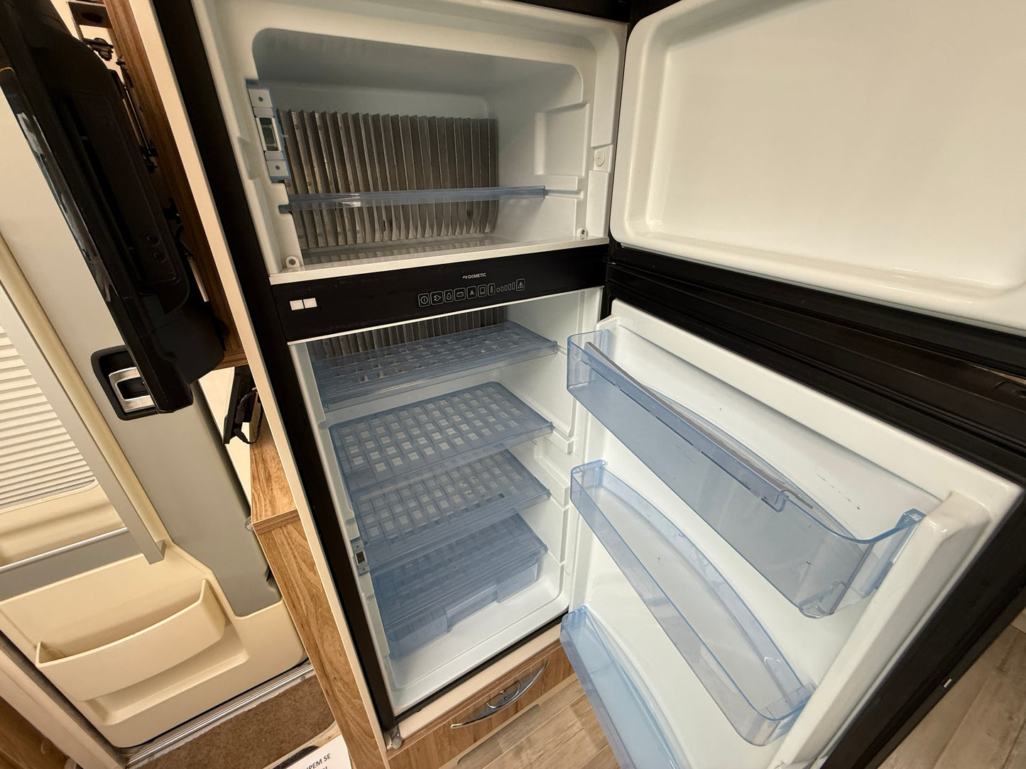 Pilote G740, 2x klima, el. markýza, měchy, měnič, solár - ODPOČET DPH