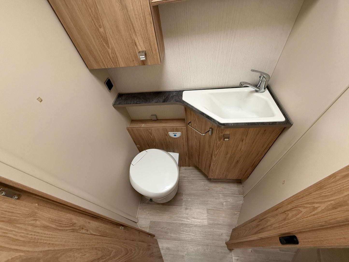 Pilote G740, 2x klima, el. markýza, měchy, měnič, solár - ODPOČET DPH