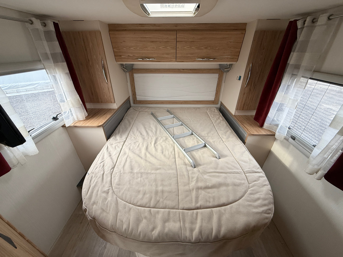 Pilote G740, 2x klima, el. markýza, měchy, měnič, solár - ODPOČET DPH