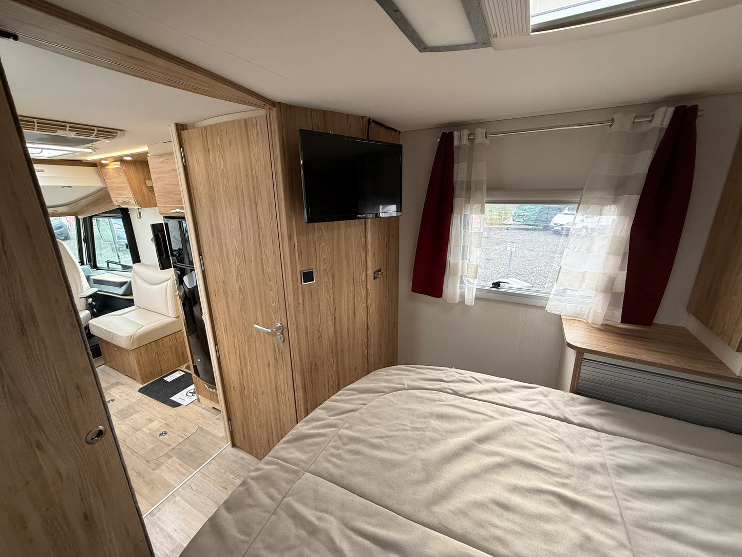 Pilote G740, 2x klima, el. markýza, měchy, měnič, solár - ODPOČET DPH