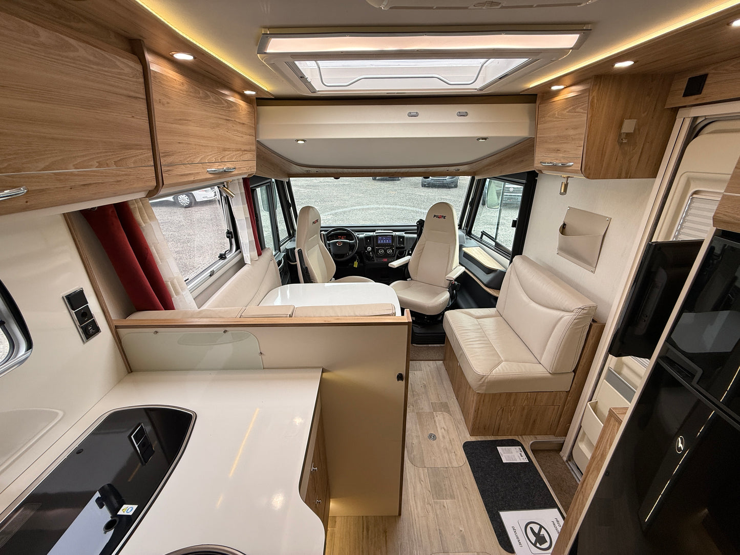 Pilote G740, 2x klima, el. markýza, měchy, měnič, solár - ODPOČET DPH