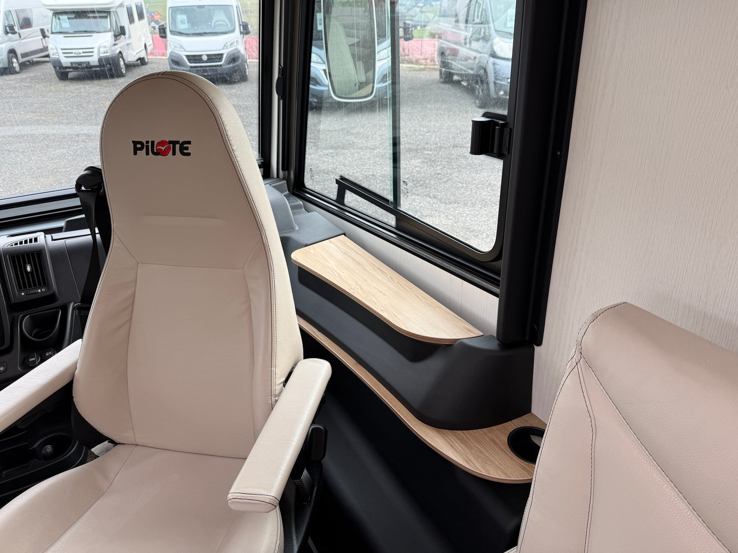 Pilote G740, 2x klima, el. markýza, měchy, měnič, solár - ODPOČET DPH