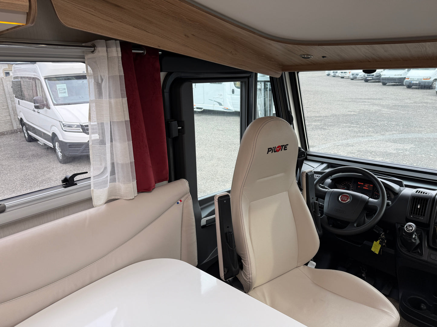 Pilote G740, 2x klima, el. markýza, měchy, měnič, solár - ODPOČET DPH