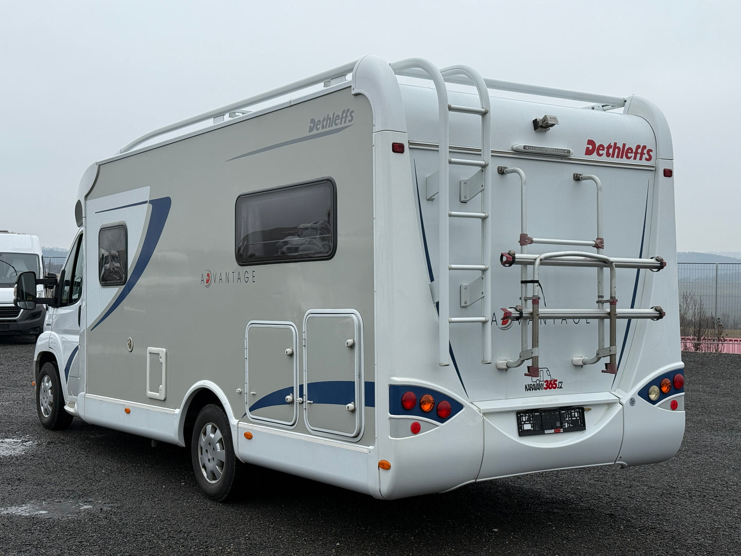 Dethleffs Advantage, 3.0 jtd, 4 osoby, Truma, podélné postele