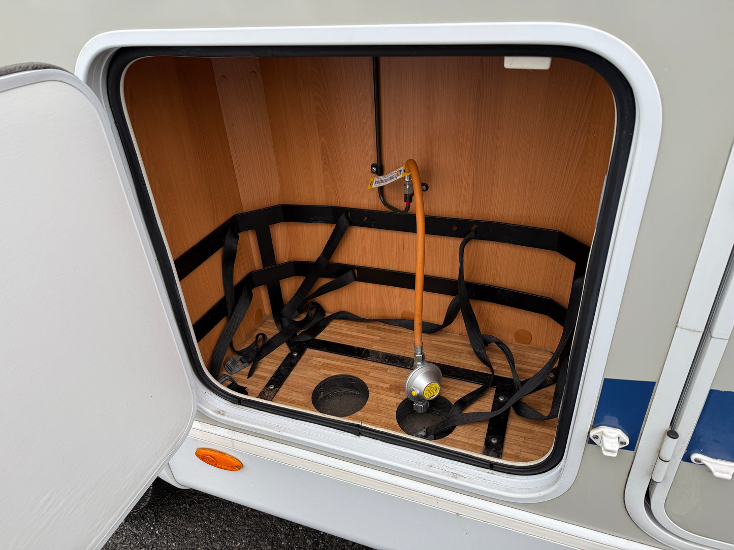 Dethleffs Advantage, 3.0 jtd, 4 osoby, Truma, podélné postele