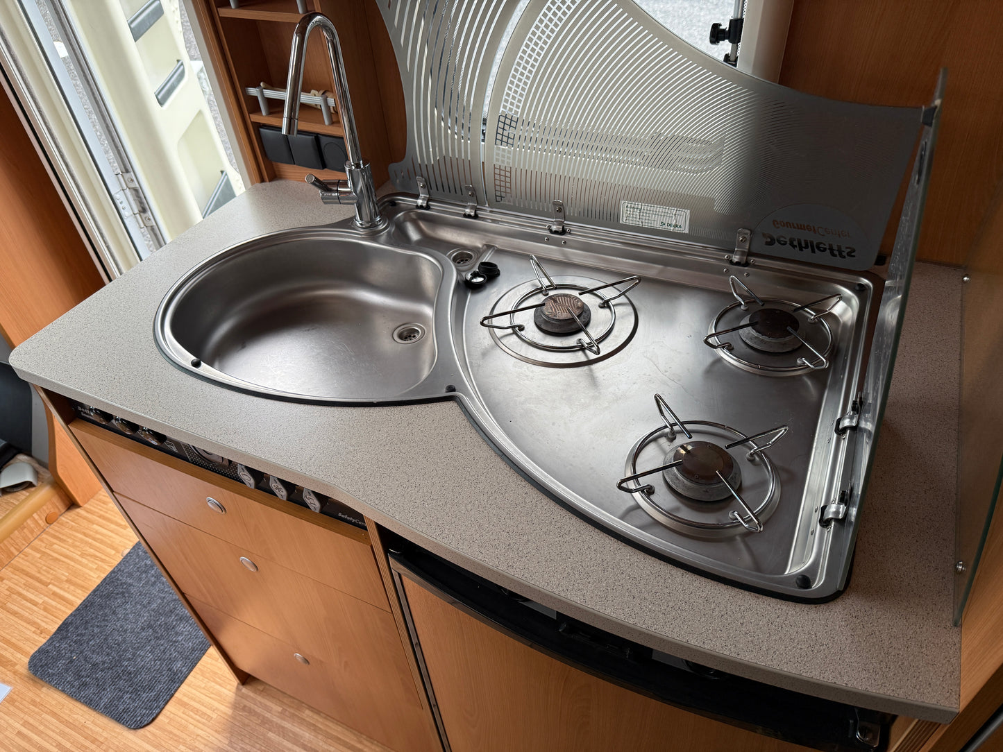 Dethleffs Advantage, 3.0 jtd, 4 osoby, Truma, podélné postele