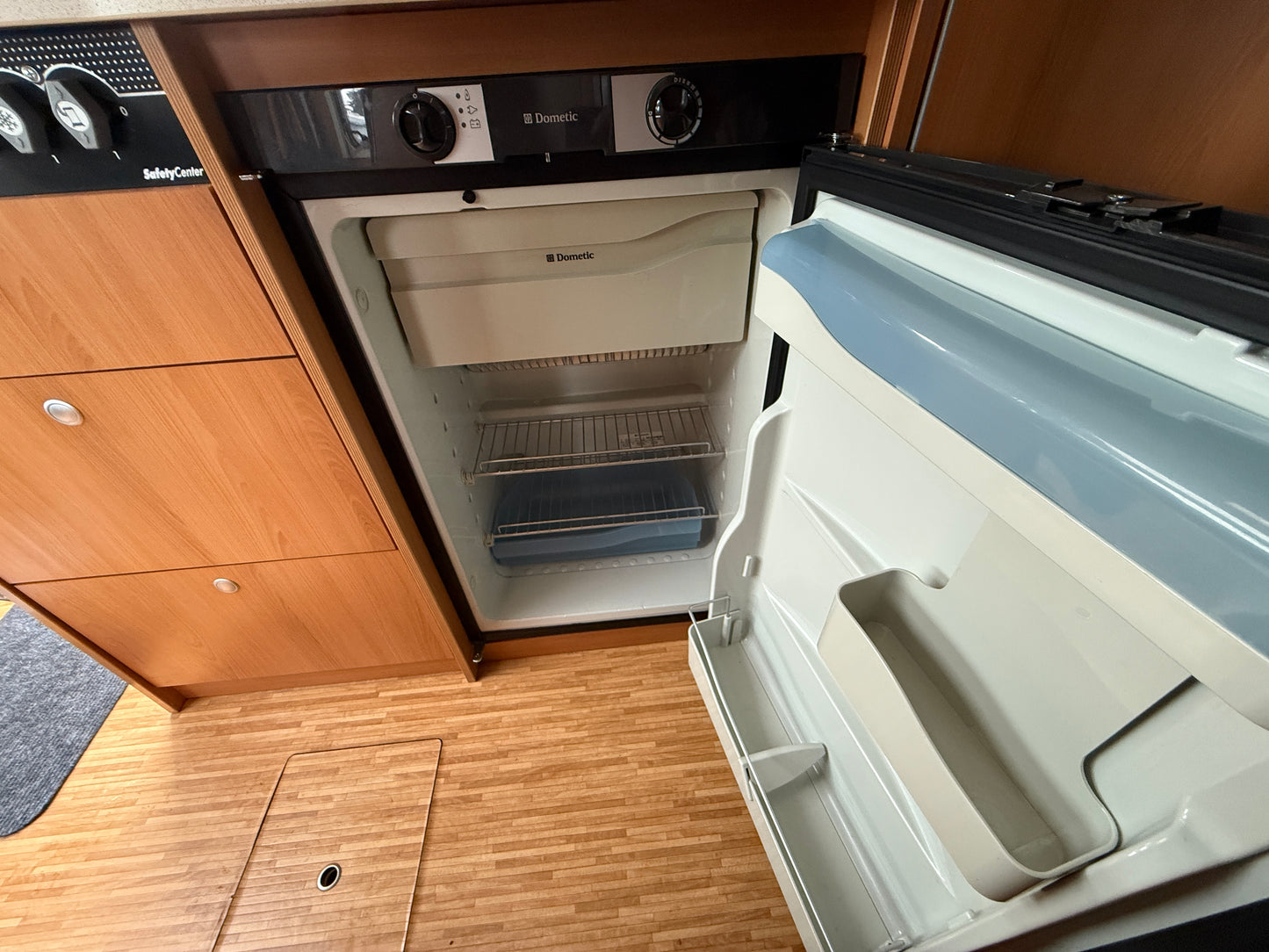 Dethleffs Advantage, 3.0 jtd, 4 osoby, Truma, podélné postele