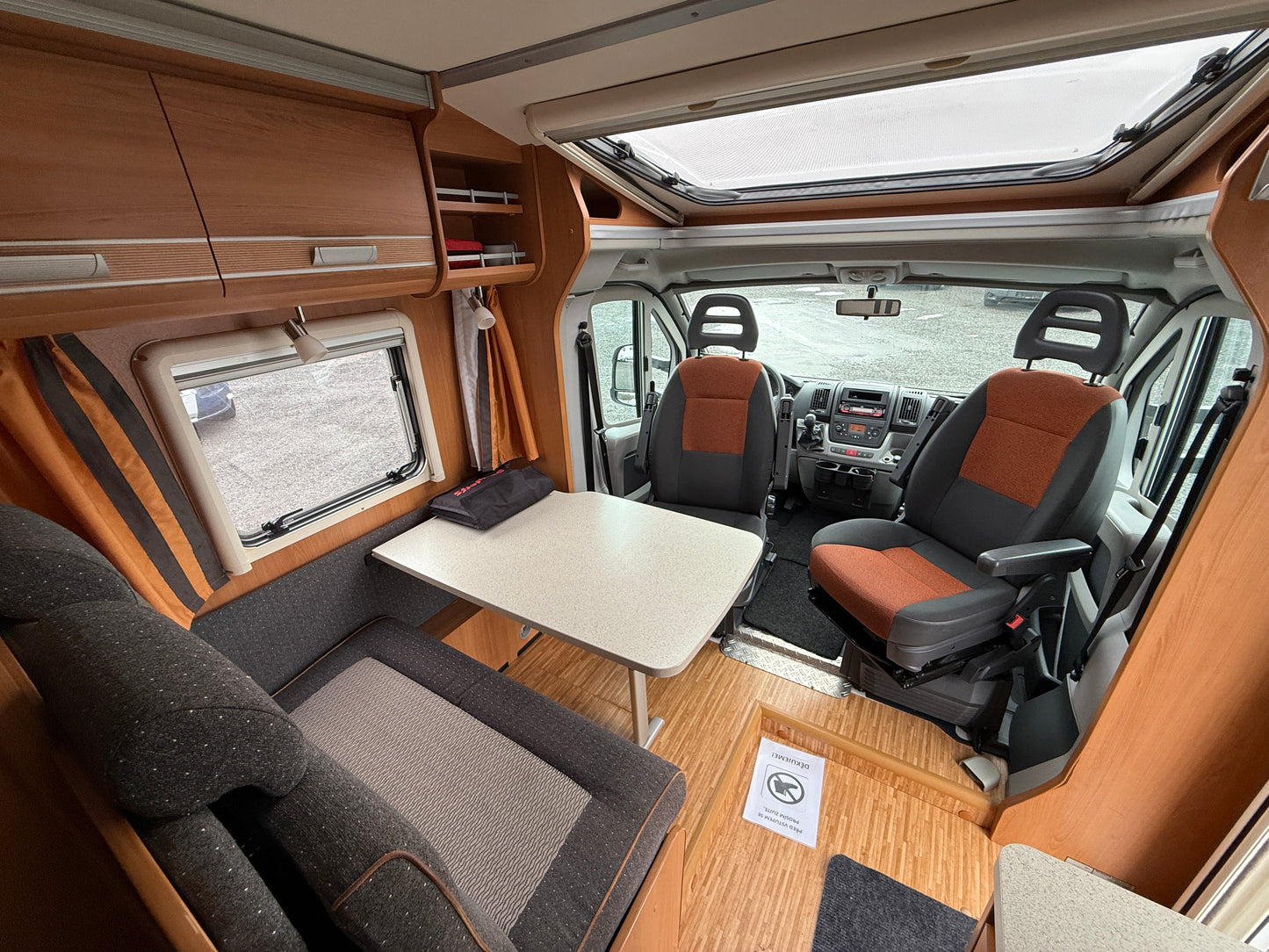 Dethleffs Trend, královská postel, markýza, držák motorky