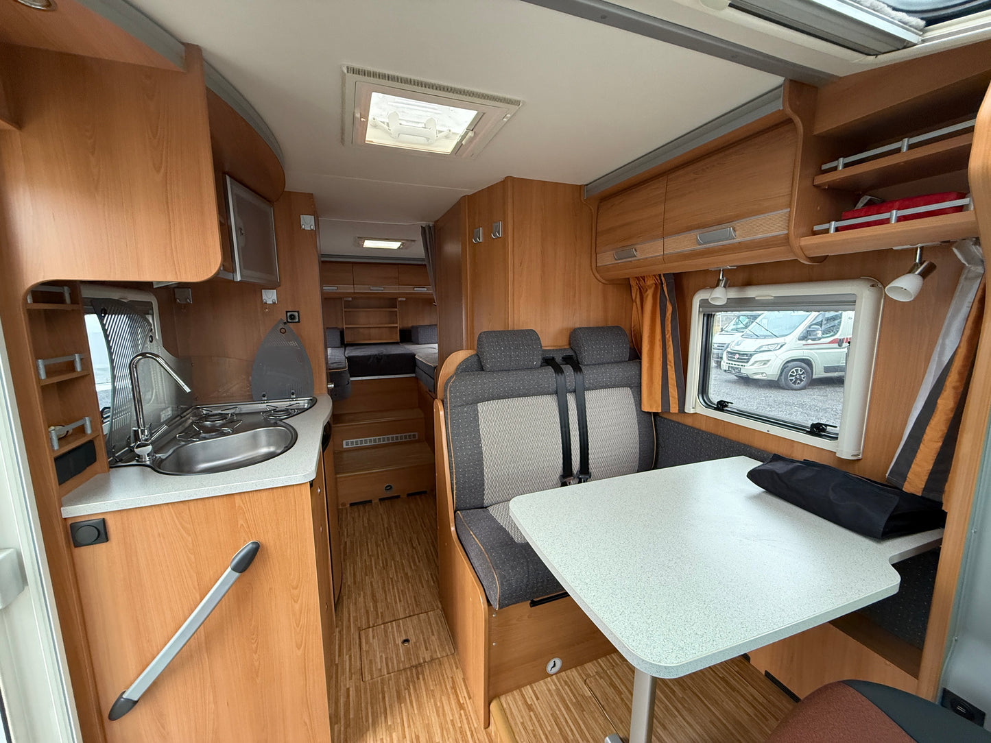 Dethleffs Advantage, 3.0 jtd, 4 osoby, Truma, podélné postele