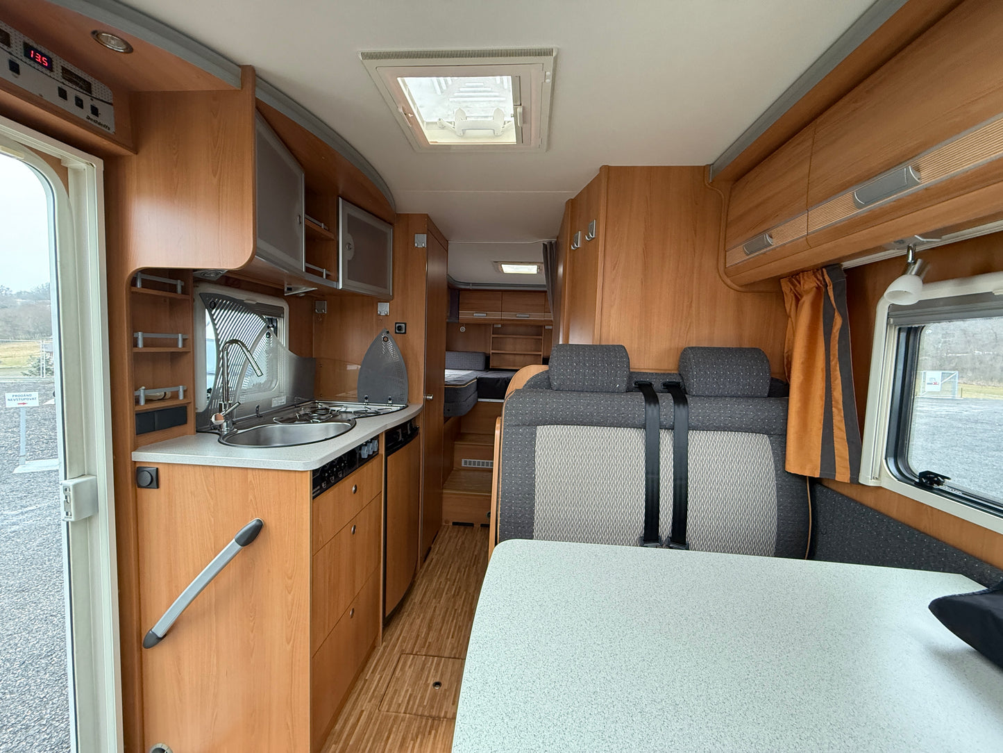 Dethleffs Advantage, 3.0 jtd, 4 osoby, Truma, podélné postele