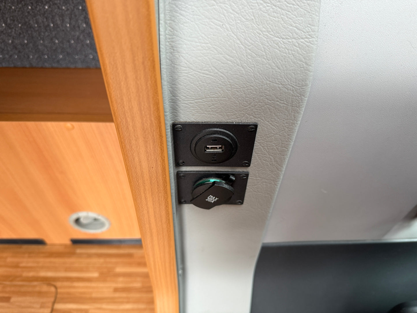 Dethleffs Advantage, 3.0 jtd, 4 osoby, Truma, podélné postele