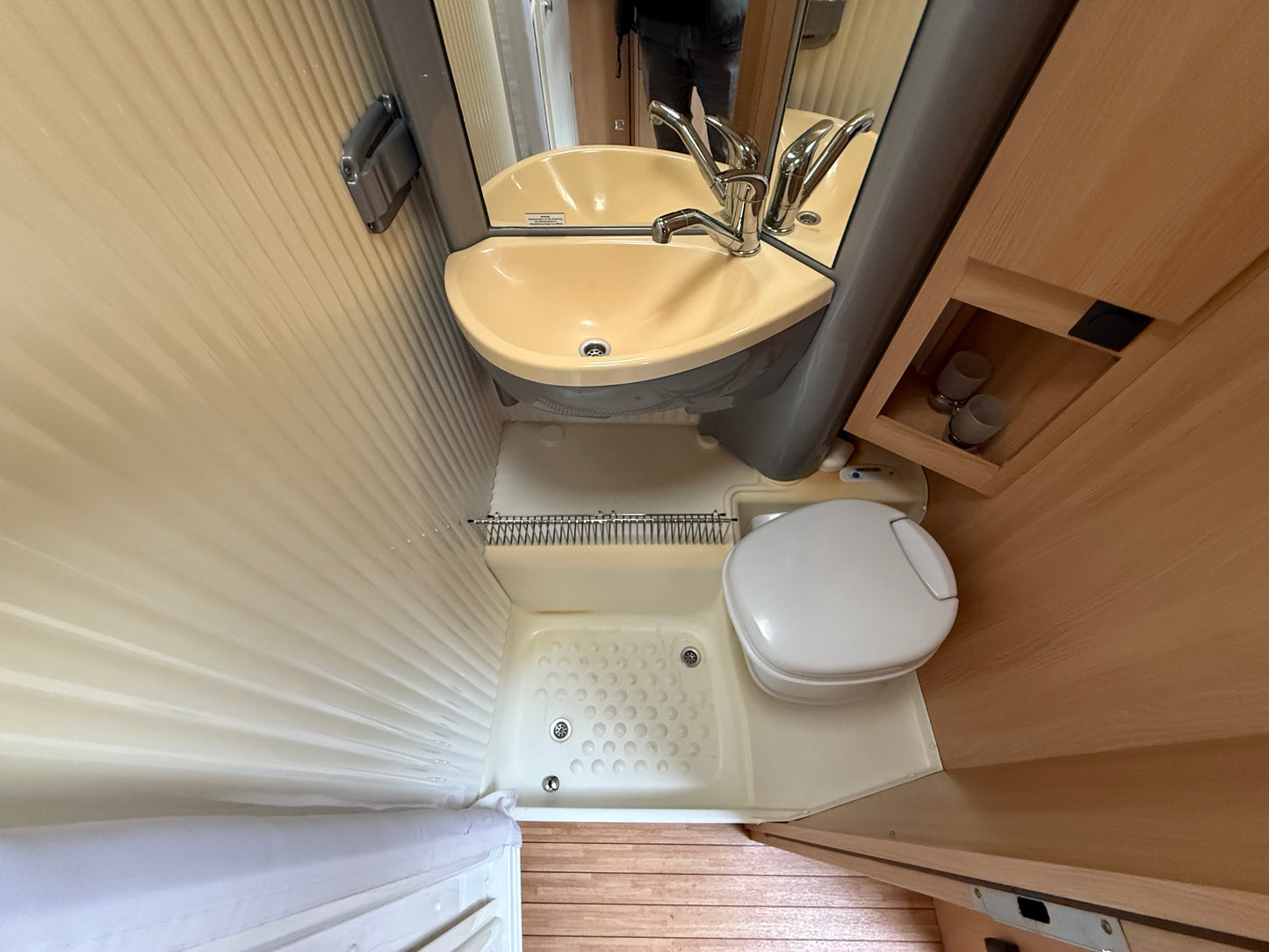 Dethleffs Trend, královská postel, markýza, držák motorky