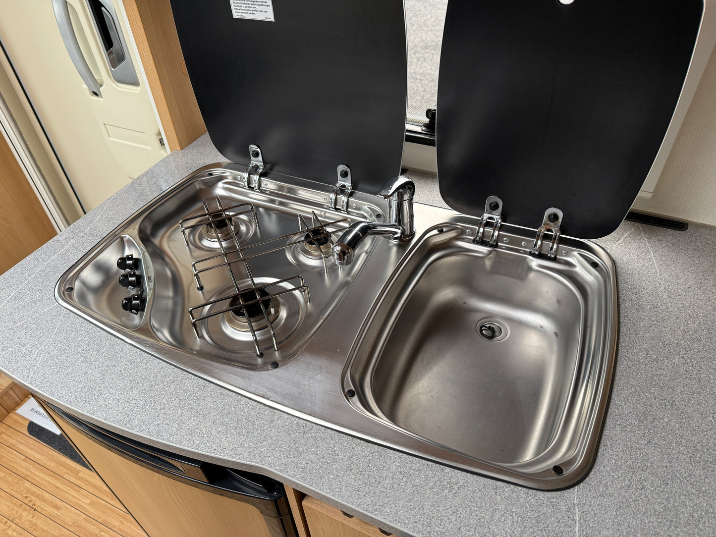 Dethleffs Trend, královská postel, markýza, držák motorky