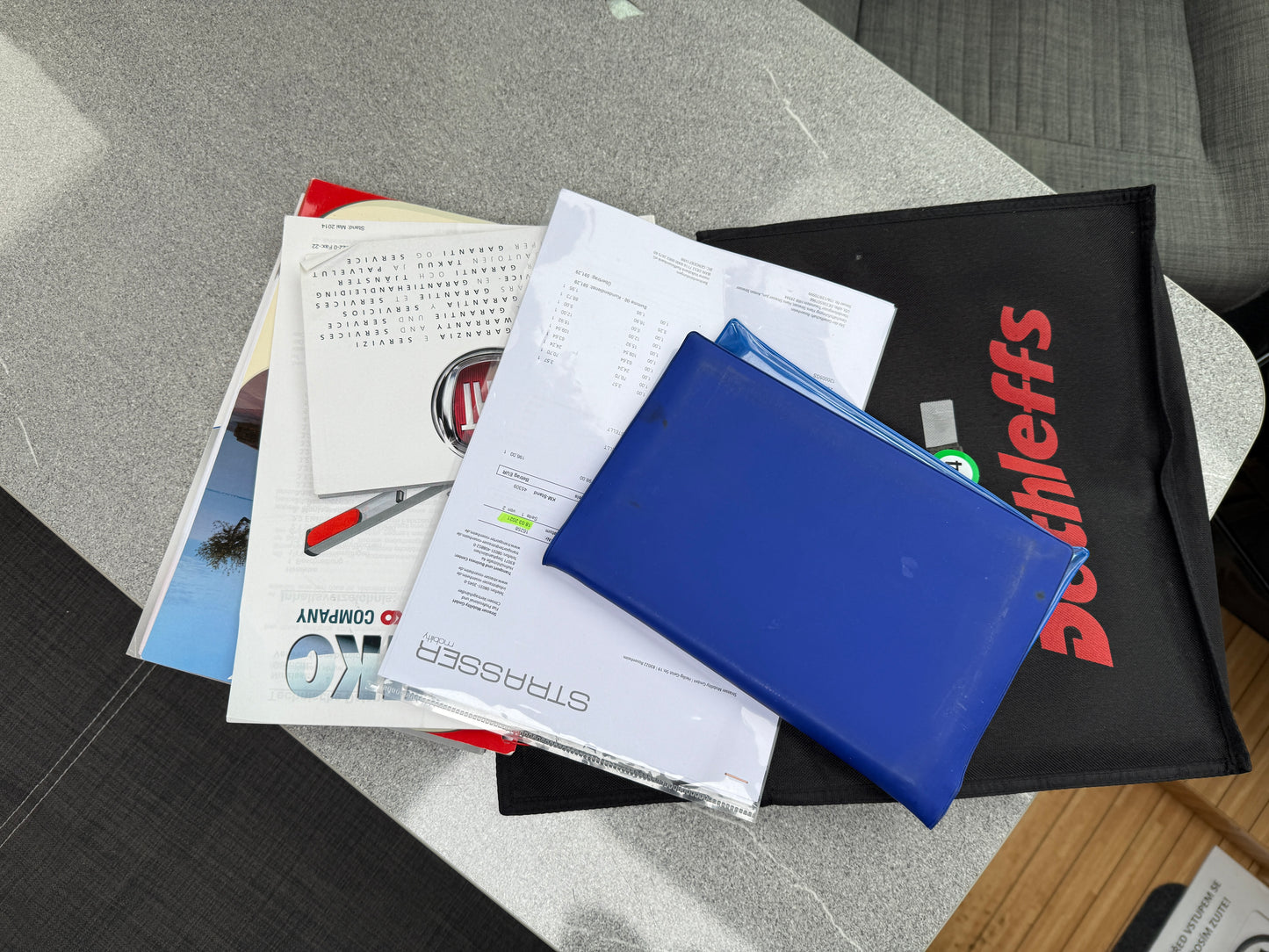 Dethleffs Trend, královská postel, markýza, držák motorky