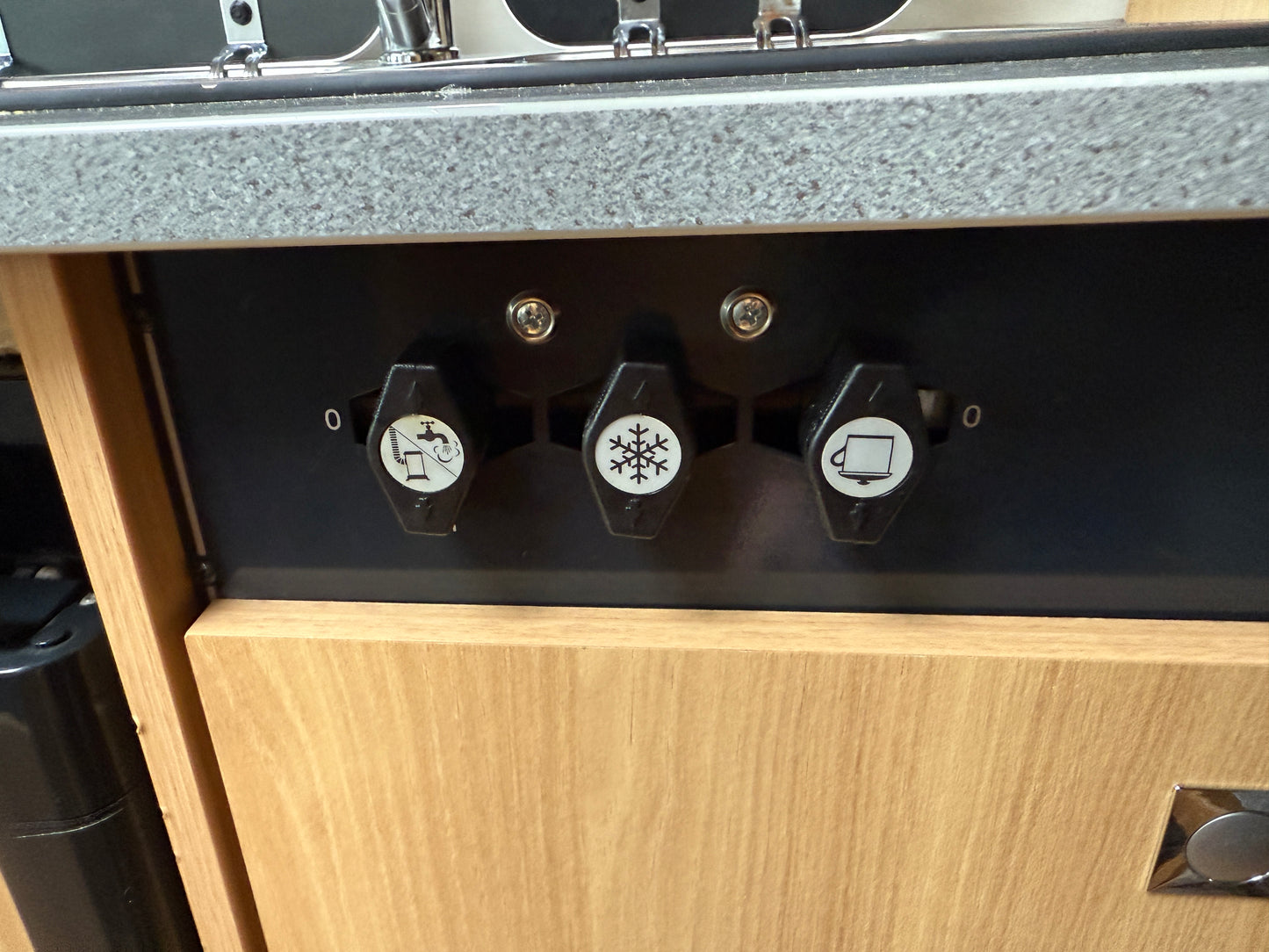 Dethleffs Trend, královská postel, markýza, držák motorky