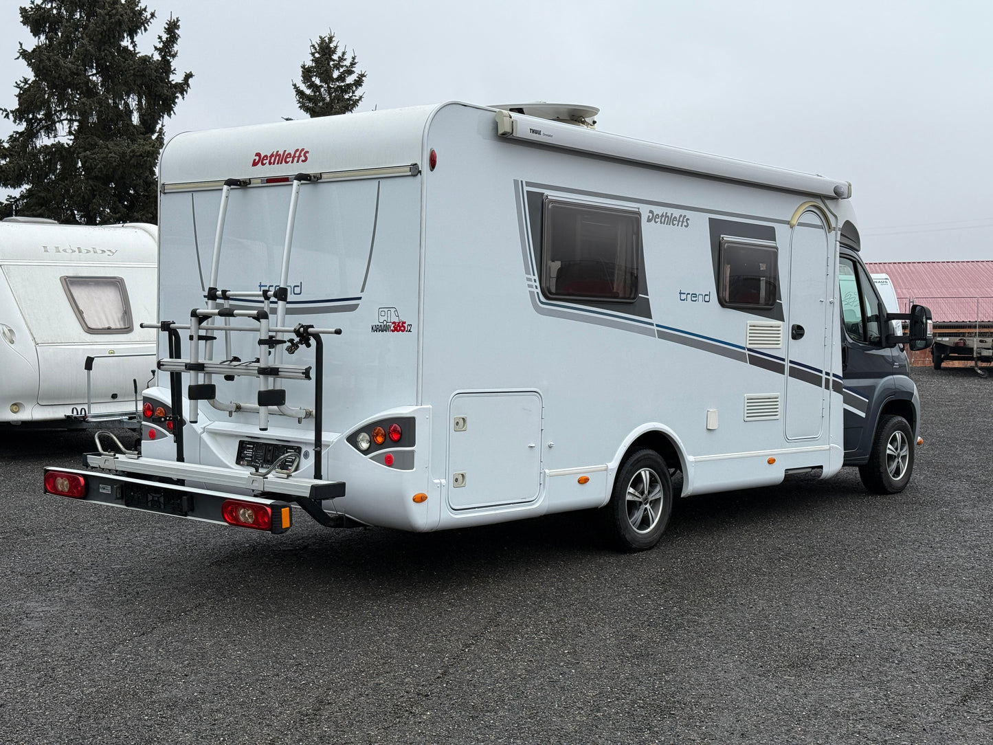 Dethleffs Trend, královská postel, markýza, držák motorky