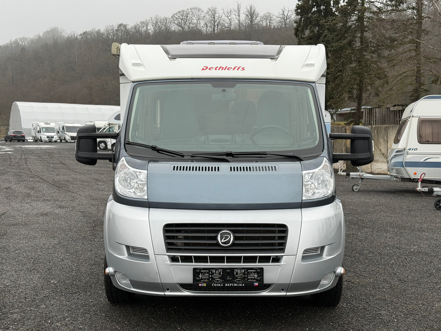 Dethleffs Trend, královská postel, markýza, držák motorky