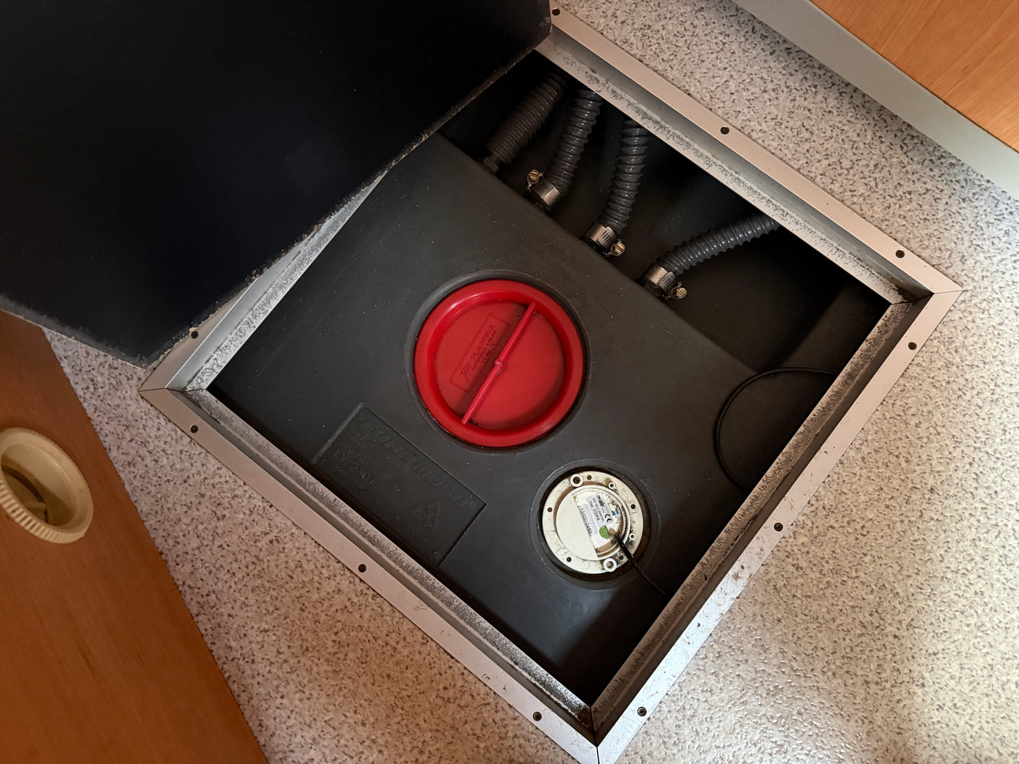 Eura Mobil, expediční úprava, LPG generátor, solár - REZERVACE