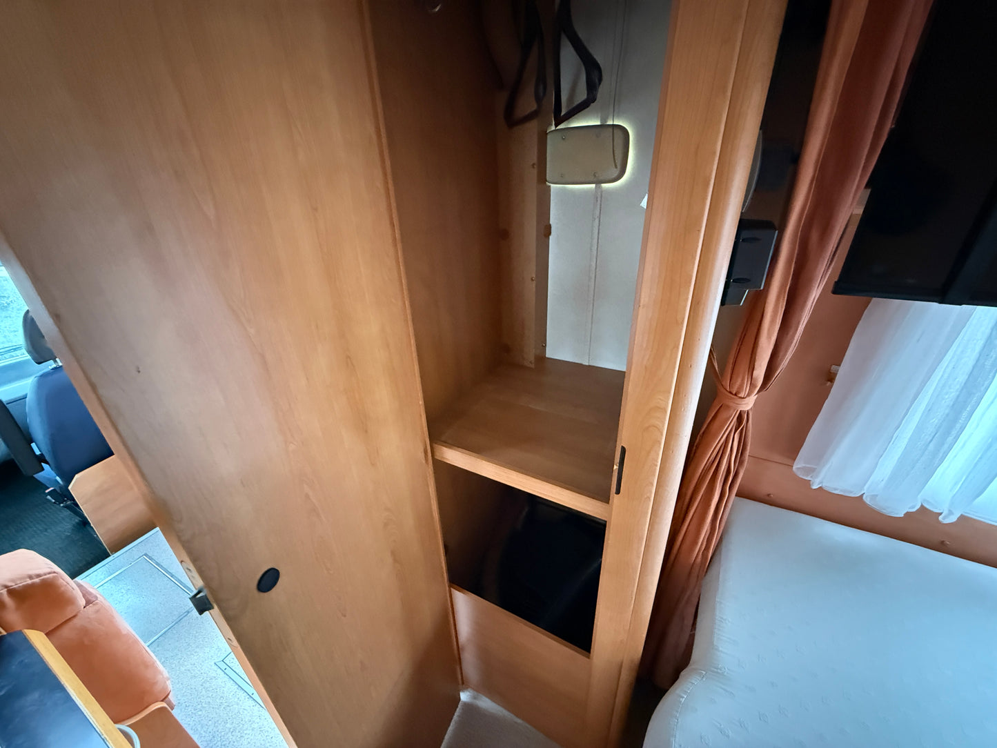 Eura Mobil, expediční úprava, LPG generátor, solár - REZERVACE