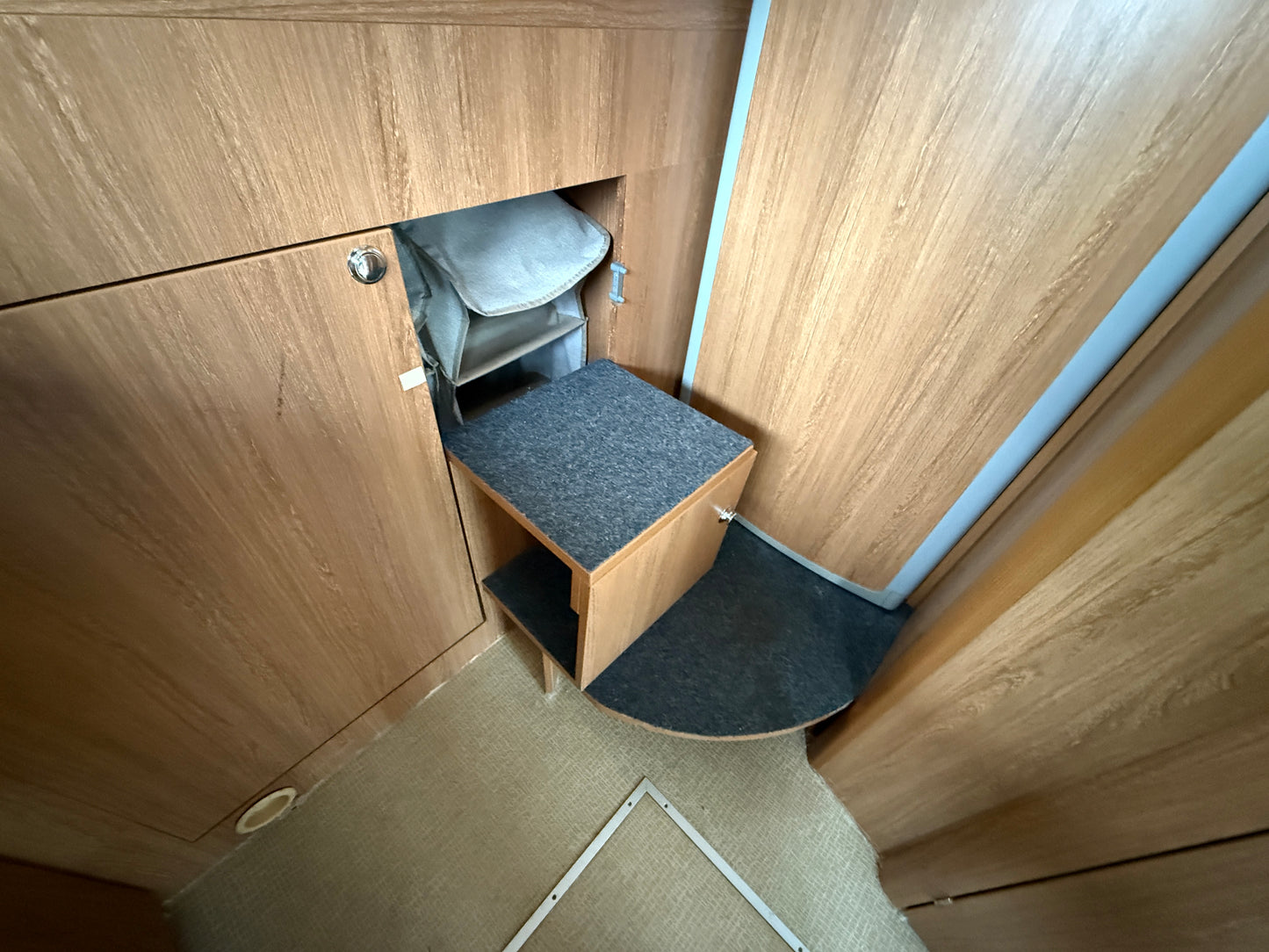 Eura Mobil, 2.3 jtd, solár, sjížděcí postel, Truma