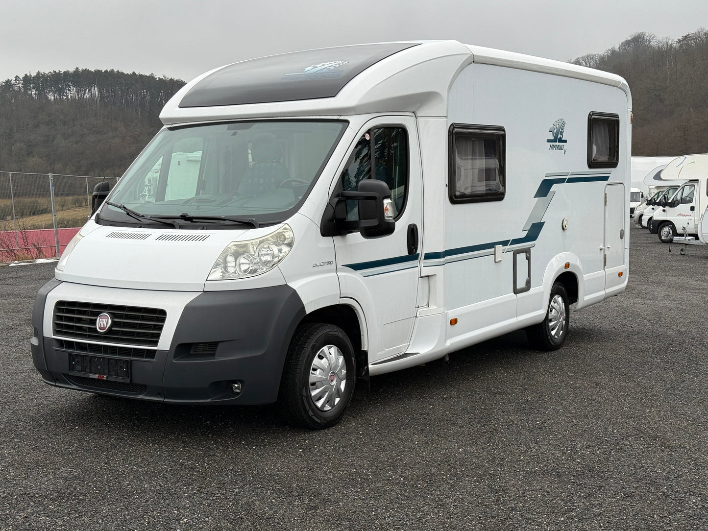 Weinsberg Imperiale, podelné postele, solár 2x, tažné, 2.3 jtd