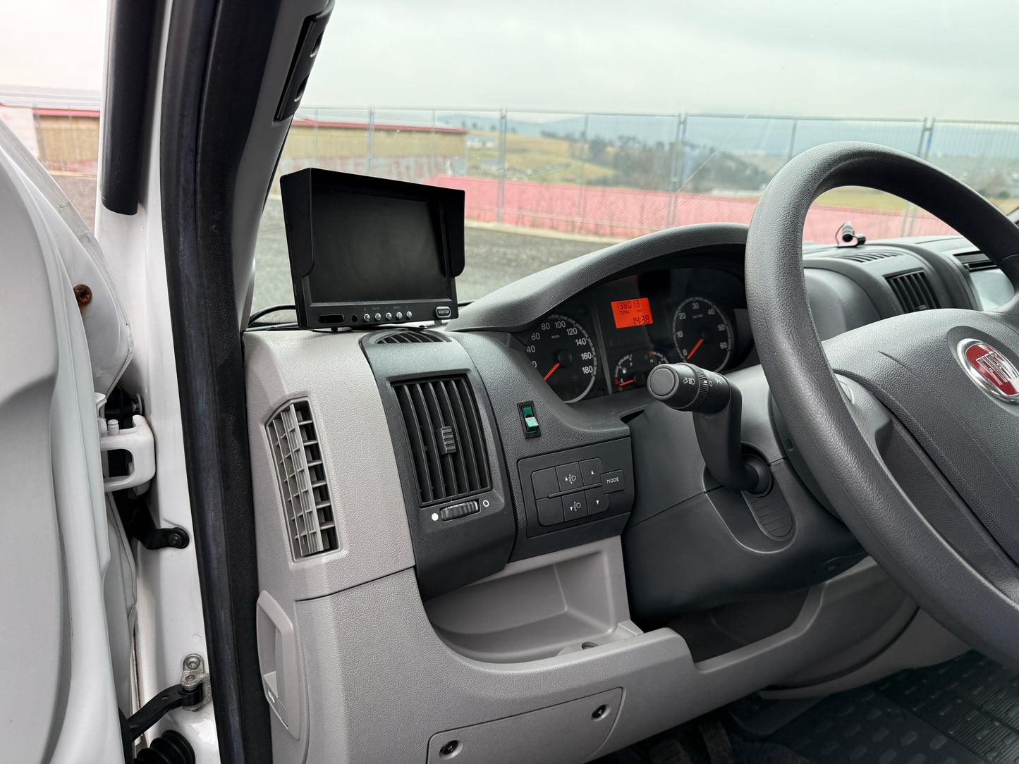 Weinsberg Imperiale, podelné postele, solár 2x, tažné, 2.3 jtd