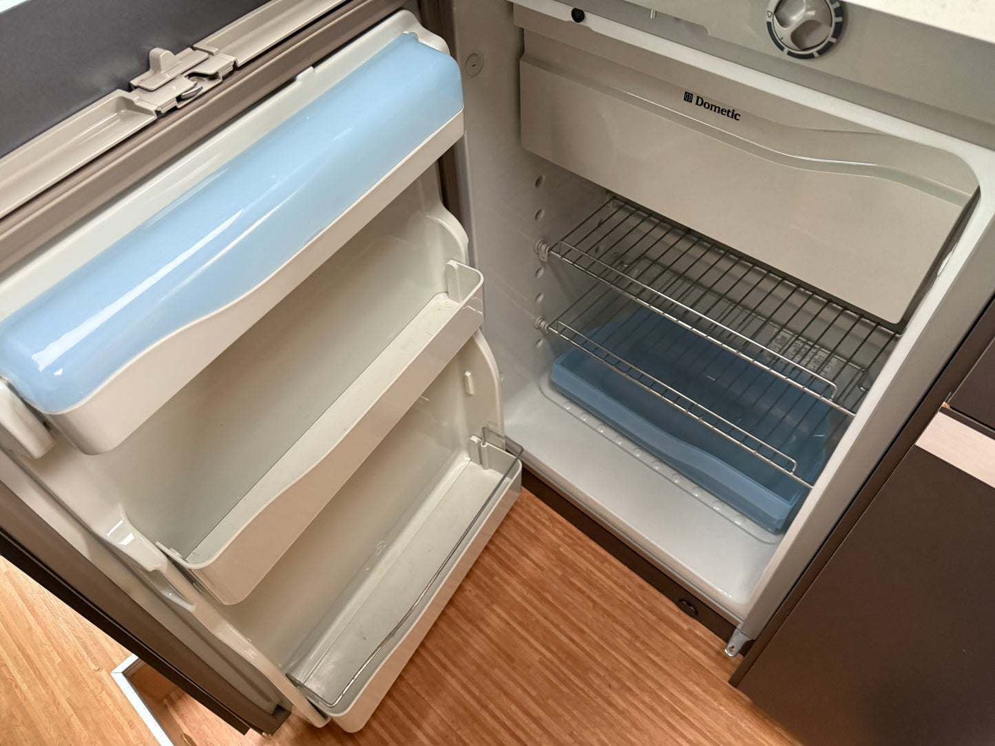 Dethleffs Trend, královská postel, markýza, držák motorky