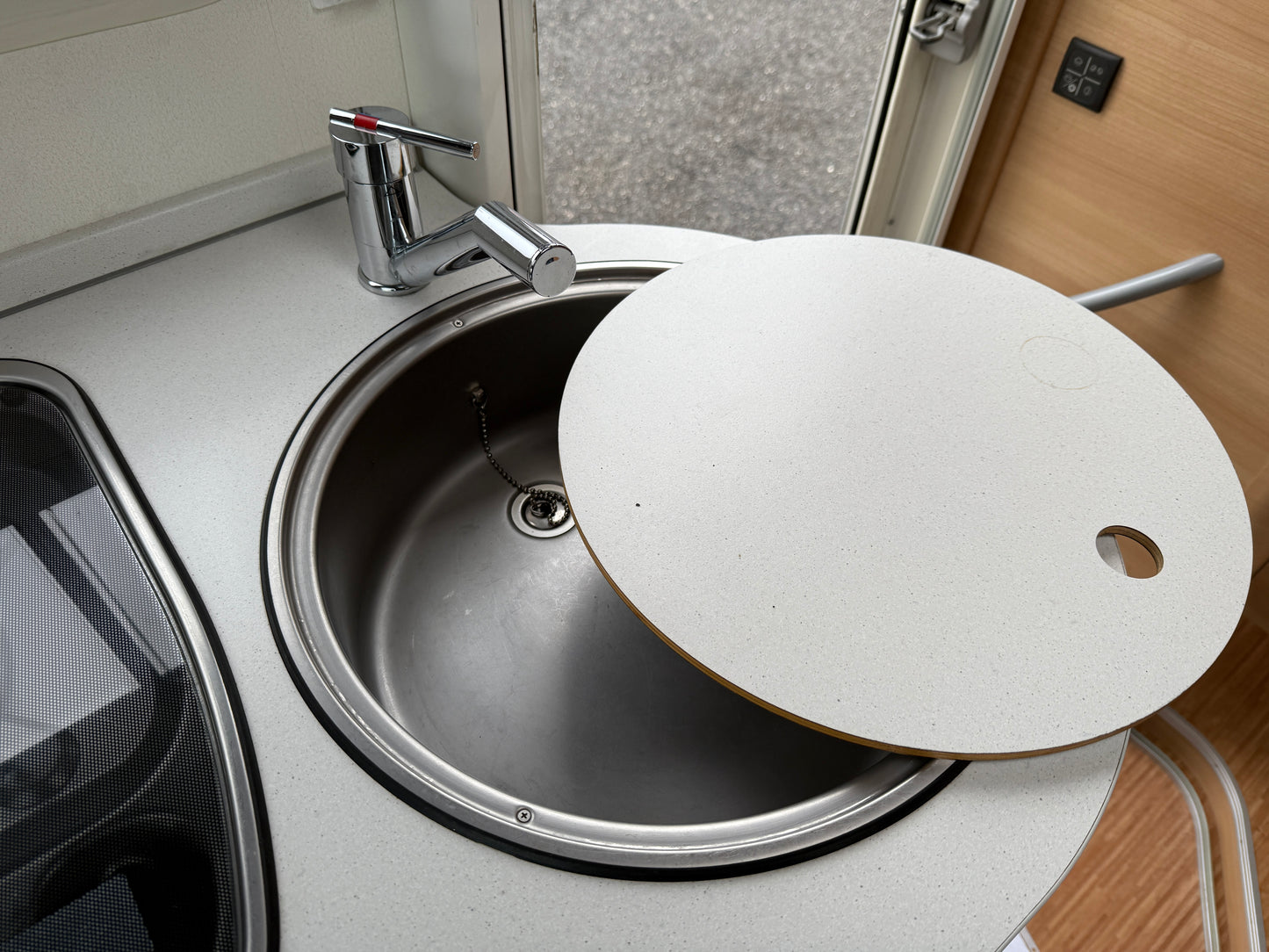 Weinsberg Imperiale, podelné postele, solár 2x, tažné, 2.3 jtd