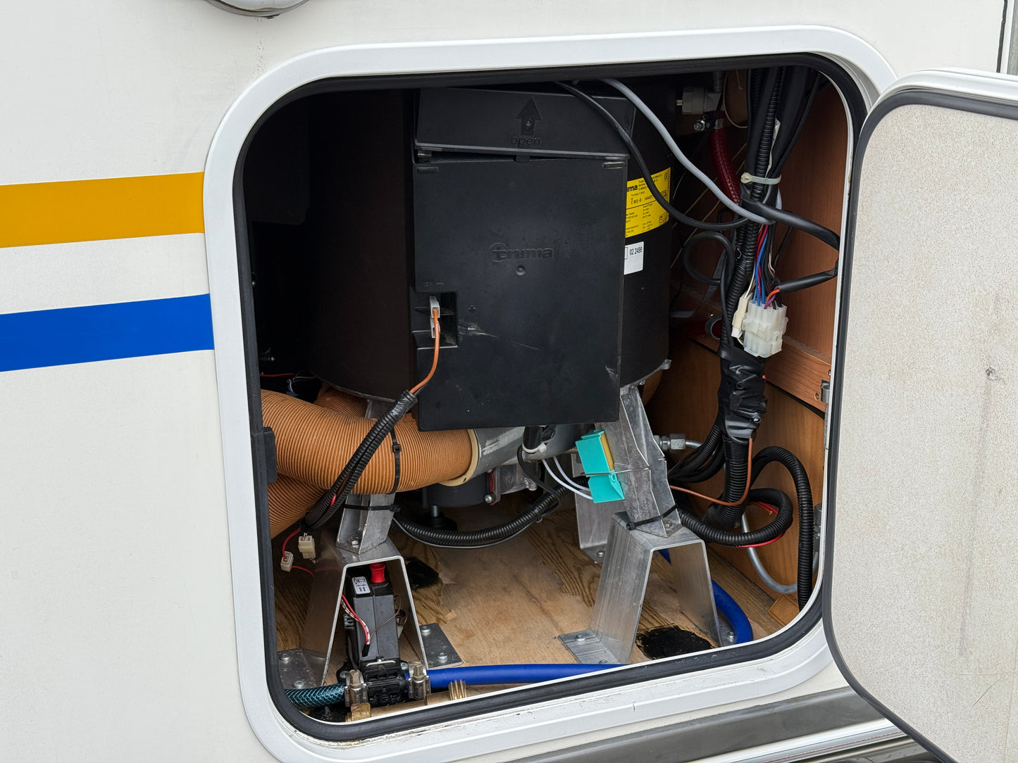 Eura Mobil, expediční úprava, LPG generátor, solár - REZERVACE