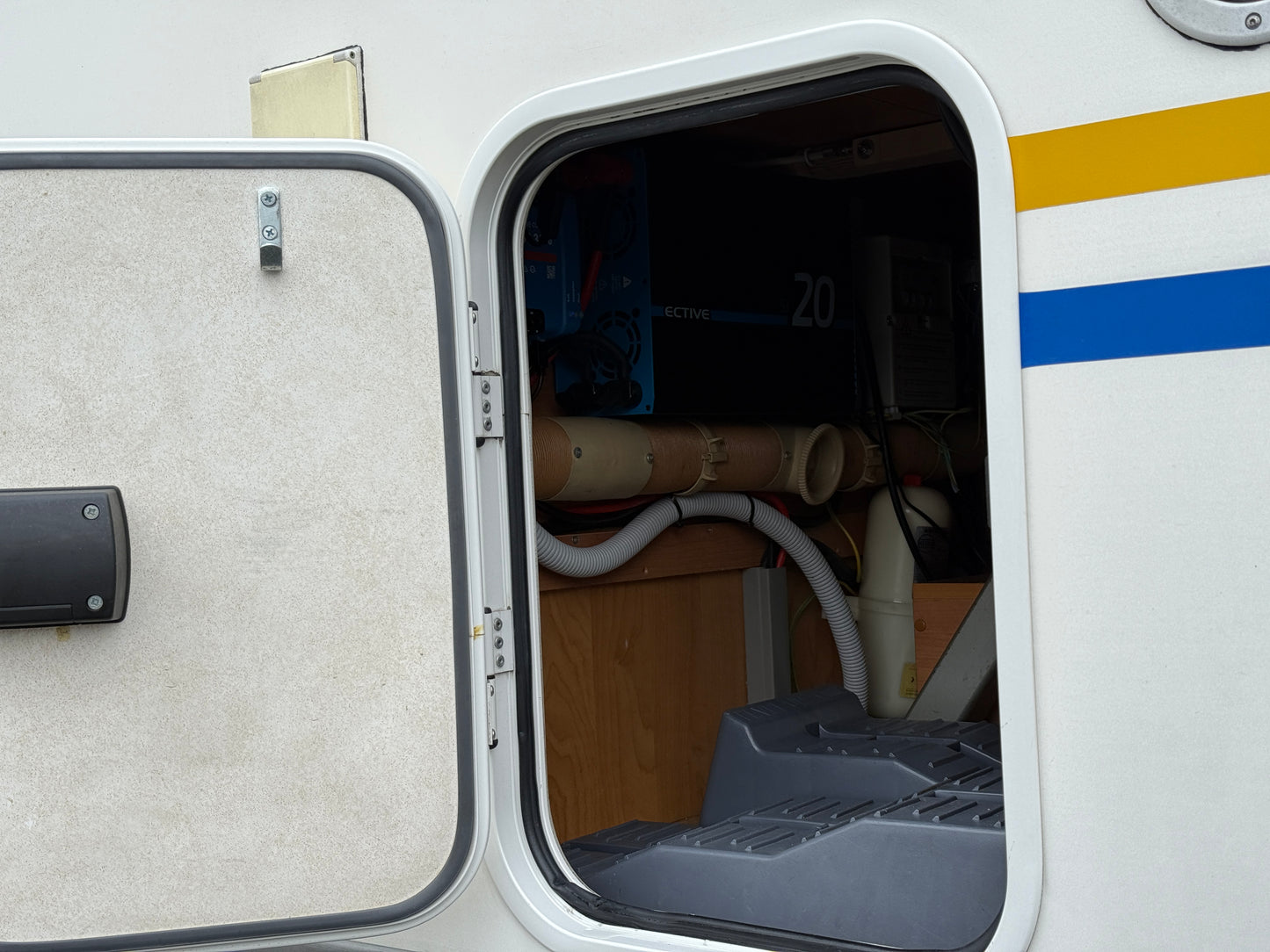 Eura Mobil, expediční úprava, LPG generátor, solár - REZERVACE