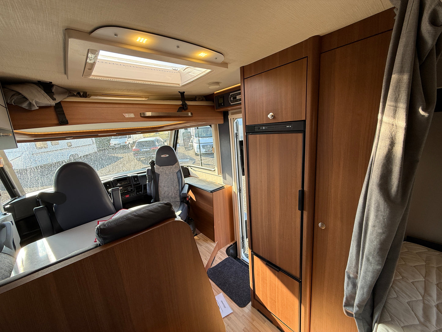 LMC Explorer Sport I 615, markýza, tažné zařízení, 2019, 4 osoby