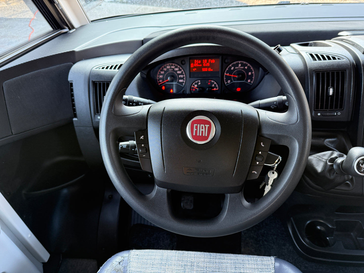 LMC Explorer Sport I 615, markýza, tažné zařízení, 2019, 4 osoby