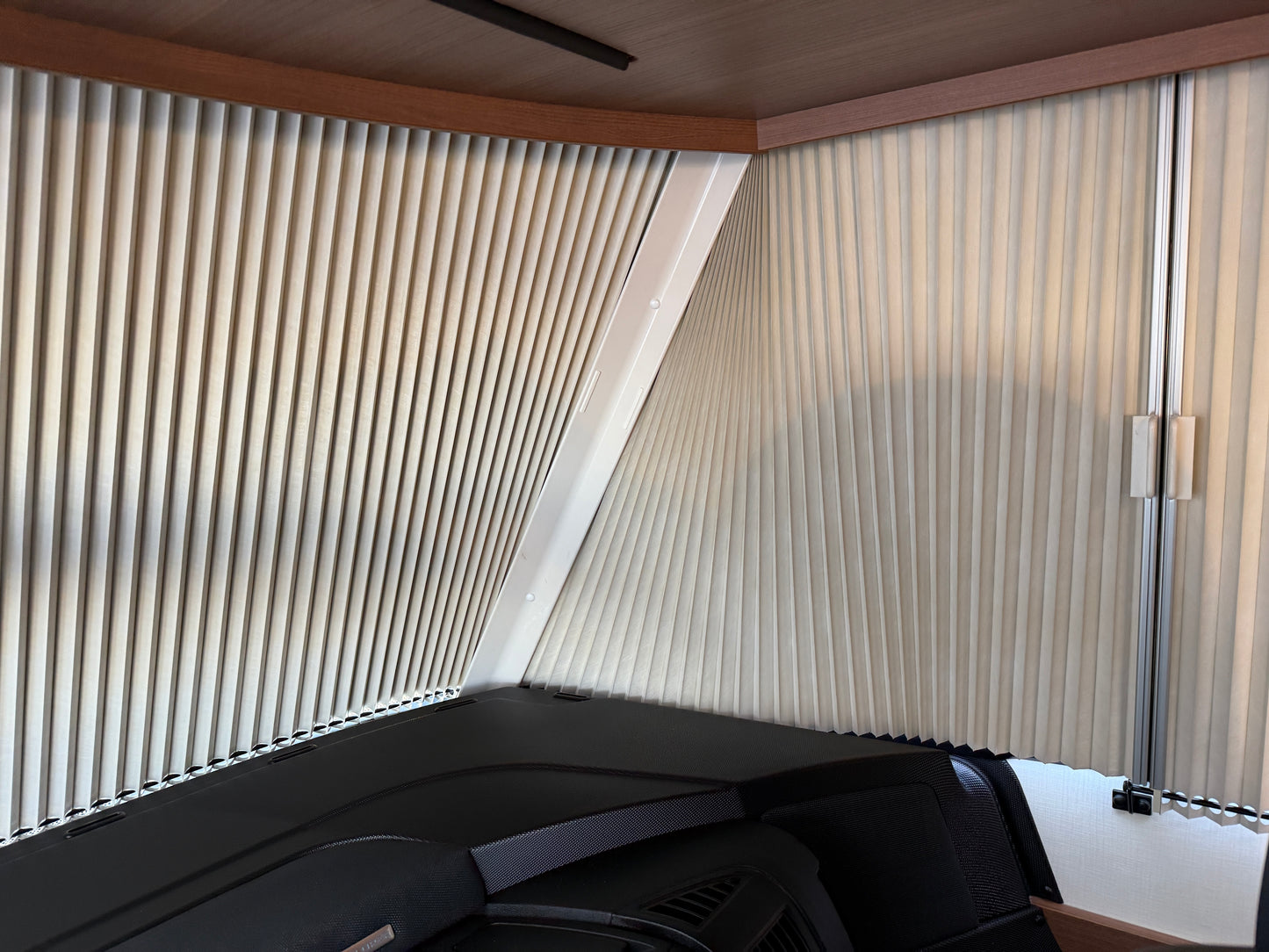 LMC Explorer Sport I 615, markýza, tažné zařízení, 2019, 4 osoby